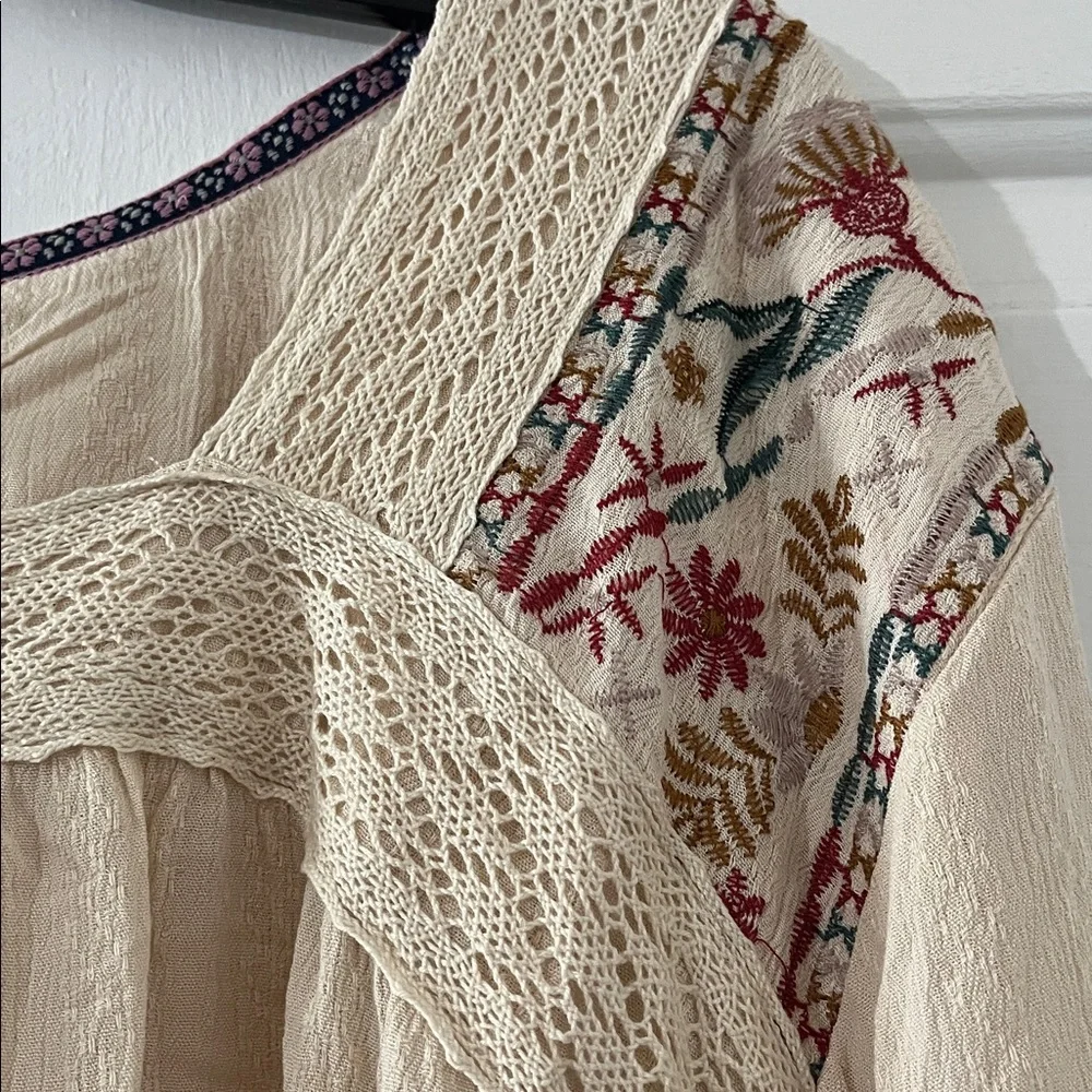 Plus Knox Rose Beige Embroidered Blouse - Picture 5 of 17